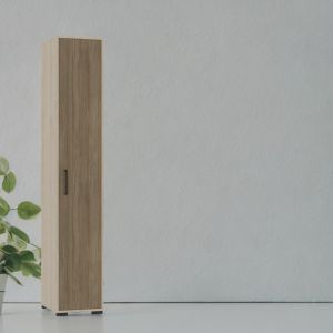 Armadio alto con ripiani